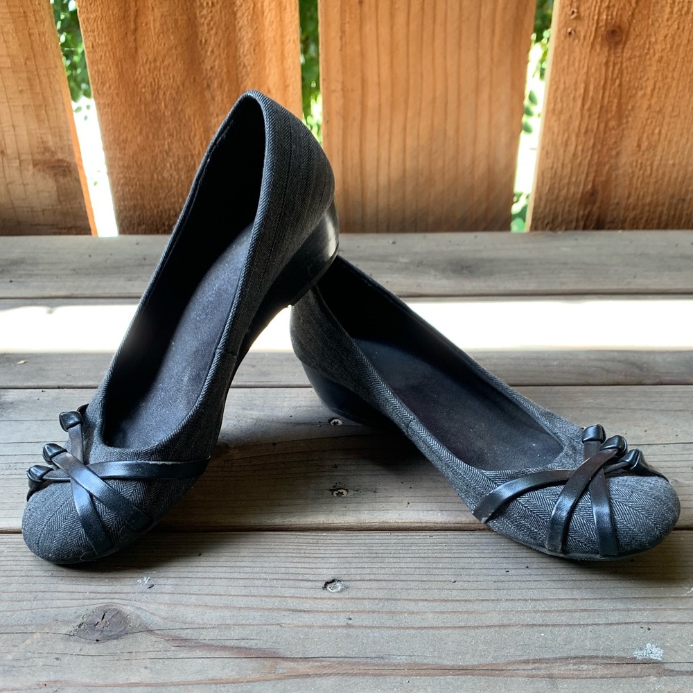 Seychelles gray pinstripe wedge pumps